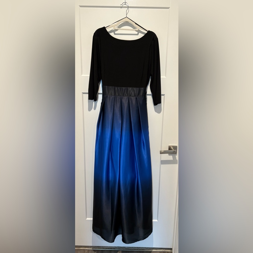 Ignite Elegant Black and Blue Ombré Gown size 14 w/pockets - Picture 4 of 12